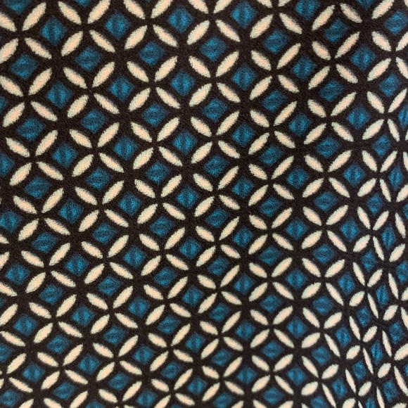 Dana Buchman top. - Picture 2 of 3